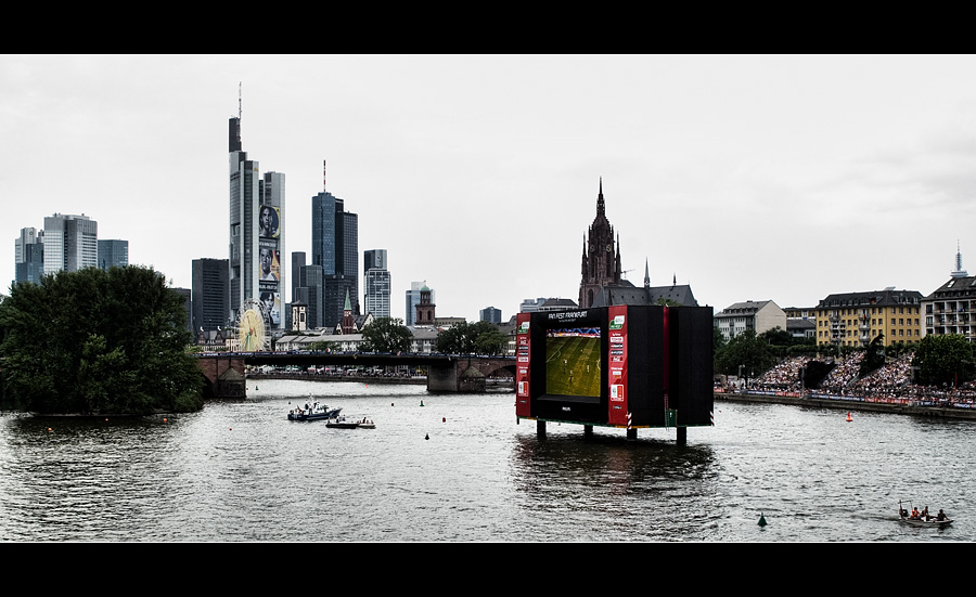 der Fernseher in der Badewanne